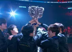 JDG碾压FLY，CoreJJ打出惊人五杀宿命之战2025世界赛，留下经典瞬间的简单介绍